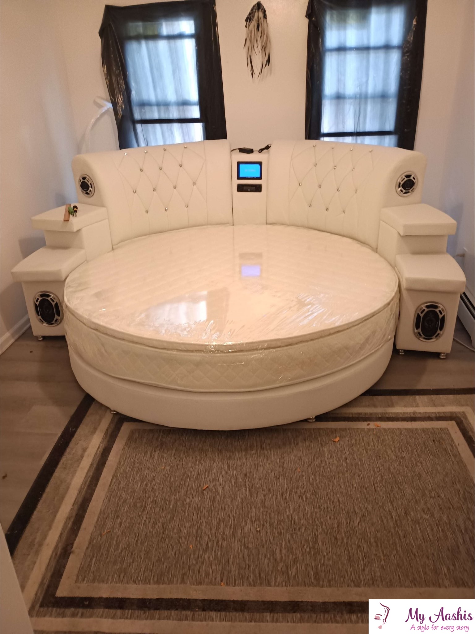 Multi Functional Luxurious High-End Round Leather Bed / My Aashis