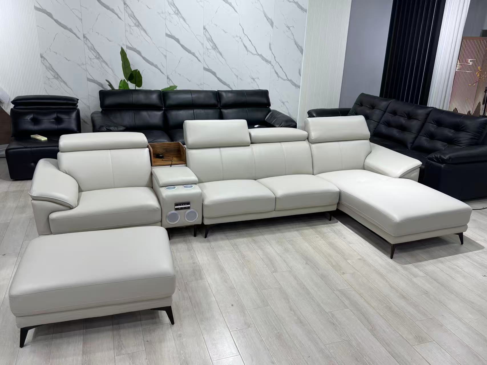 U-Shaped Leather Sectional Sofa With Ottoman / My Aashis