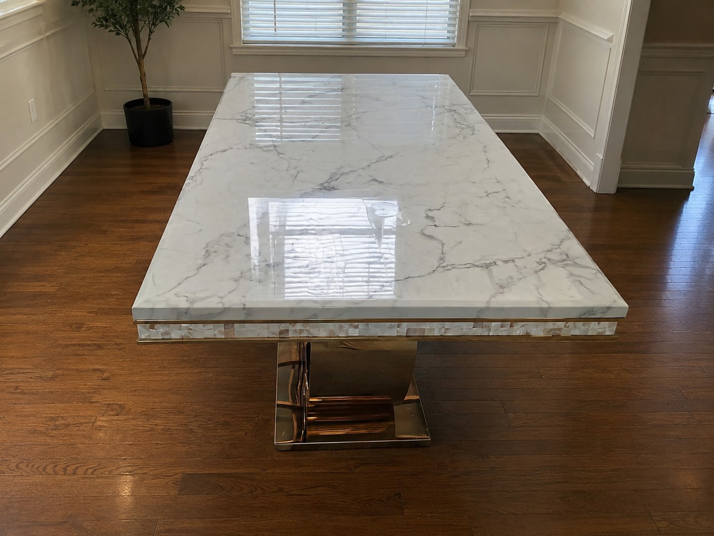 Contemporary Rectangular Marble Dining / My Aashis