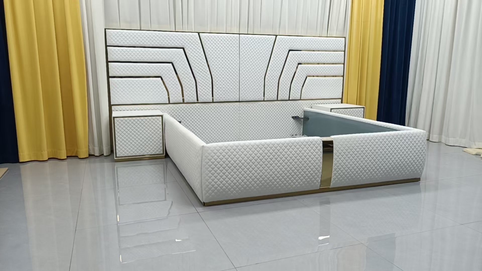 Superlative Stylish Leather Upholstered Bed / My Aashis