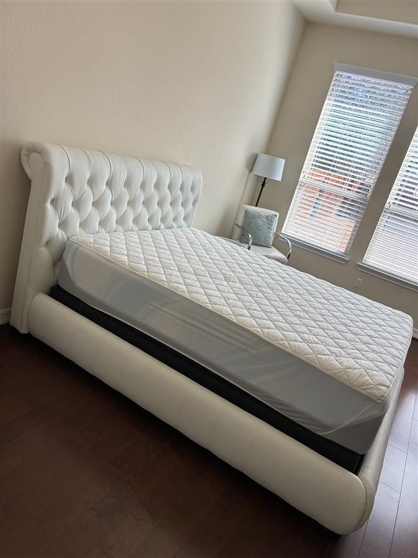 Modern White Leather Bed / My Aashis