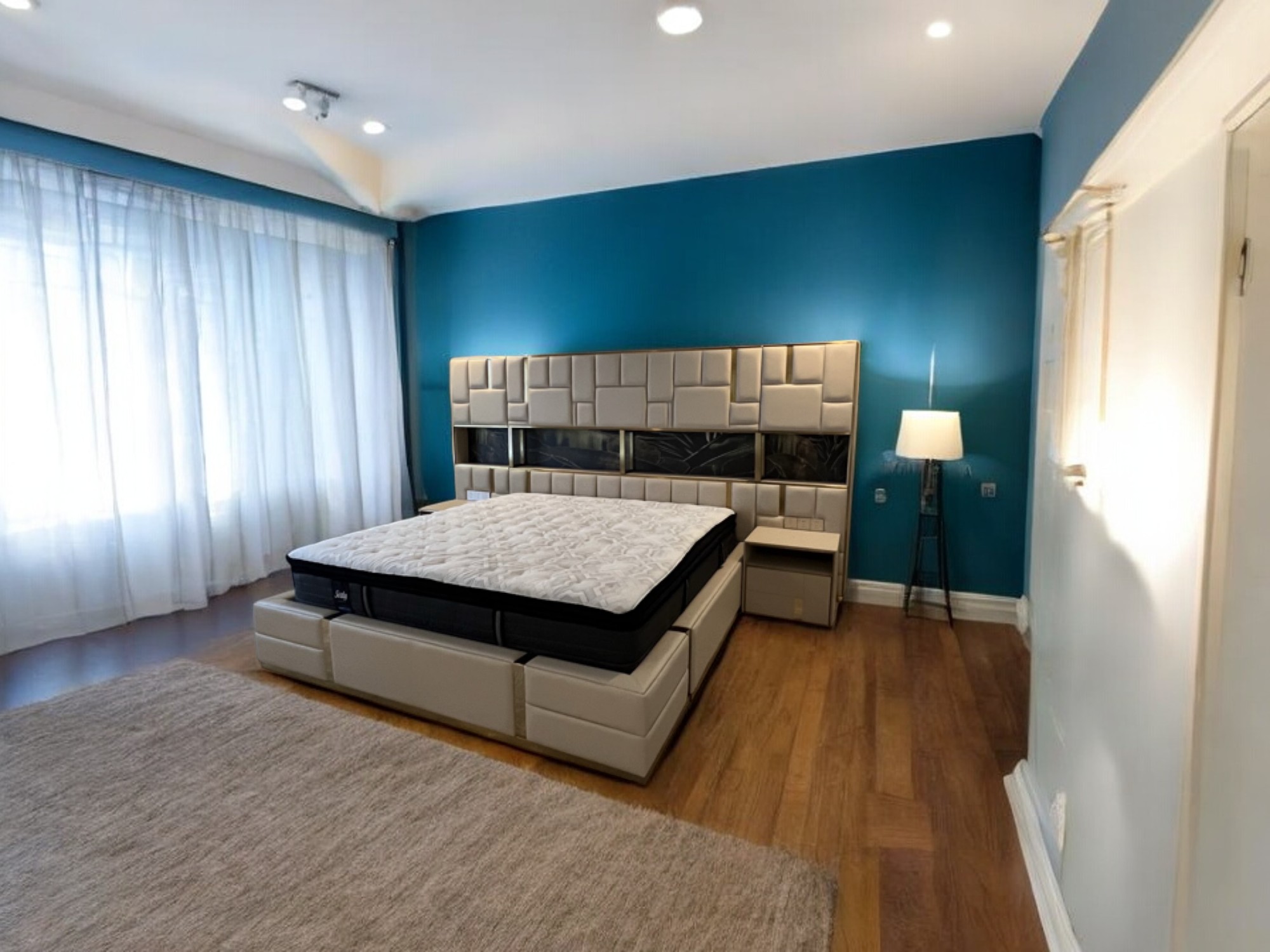 Lavish Golden Accented Leather Bed With Large Headboard / My Aashis