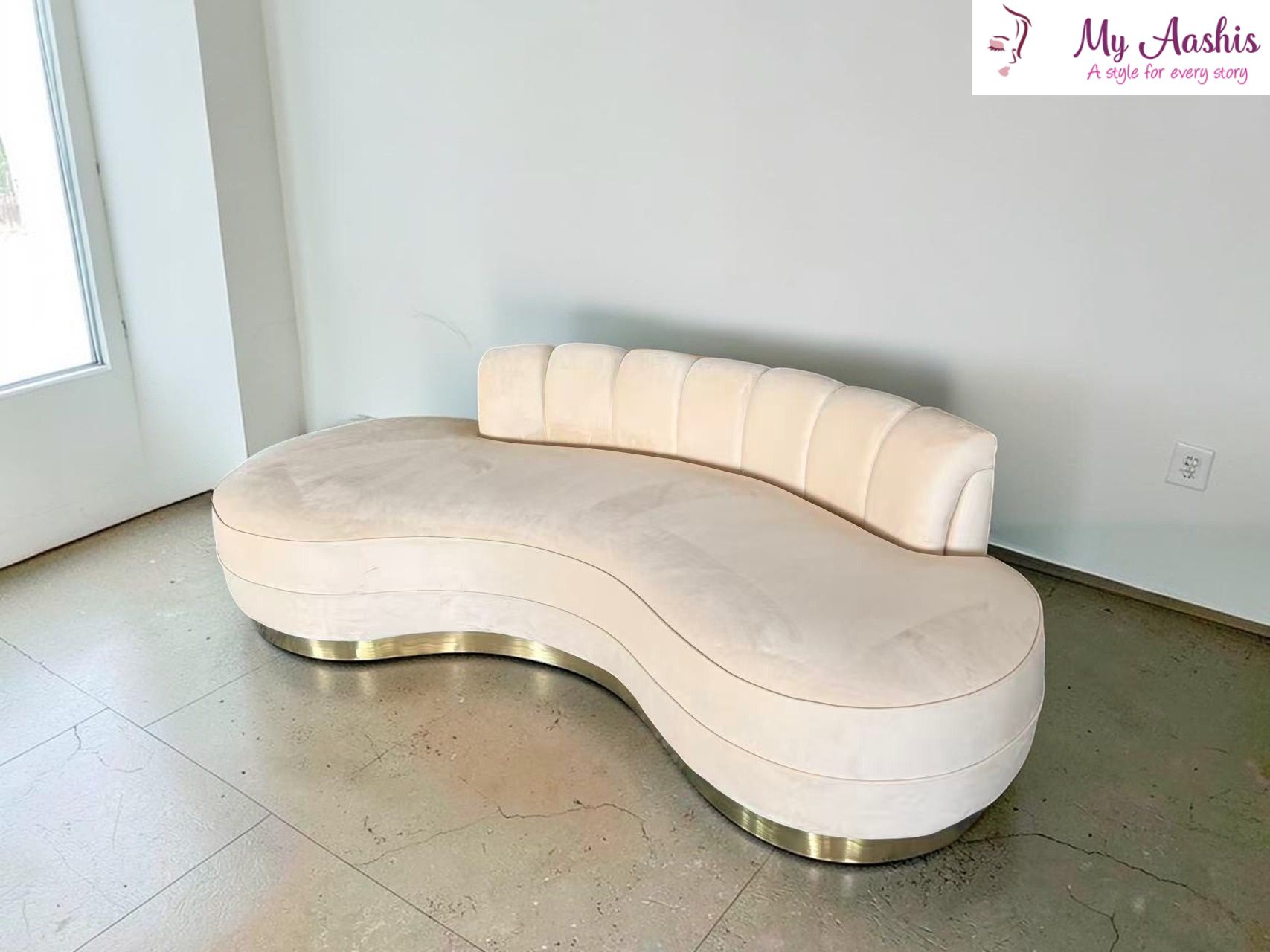 Massive Design Velvet Fabric Curved Sofa / My Aashis