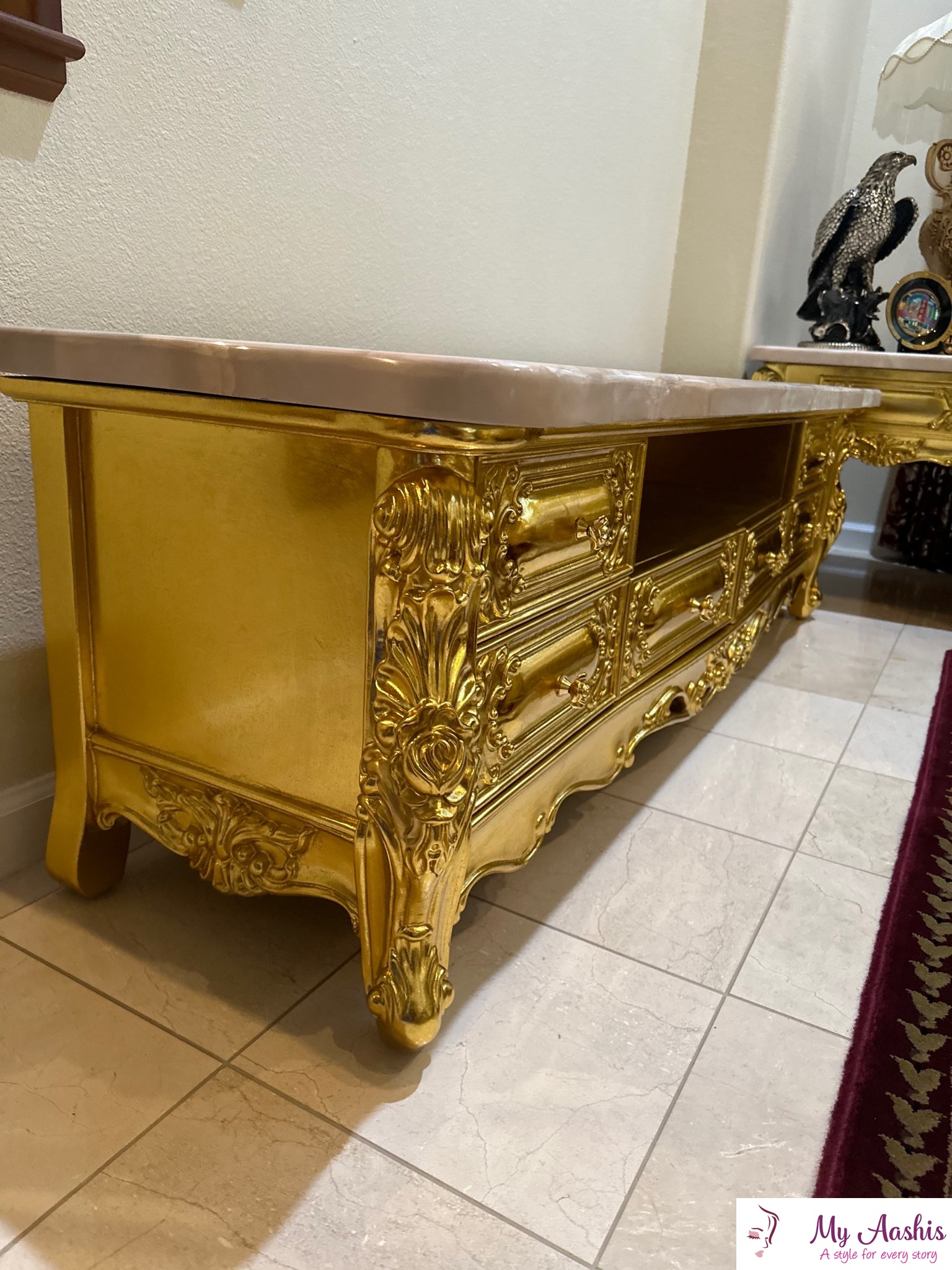 Enduring Classic Living Room Set With Artistic Handcrafted Design / My Aashis