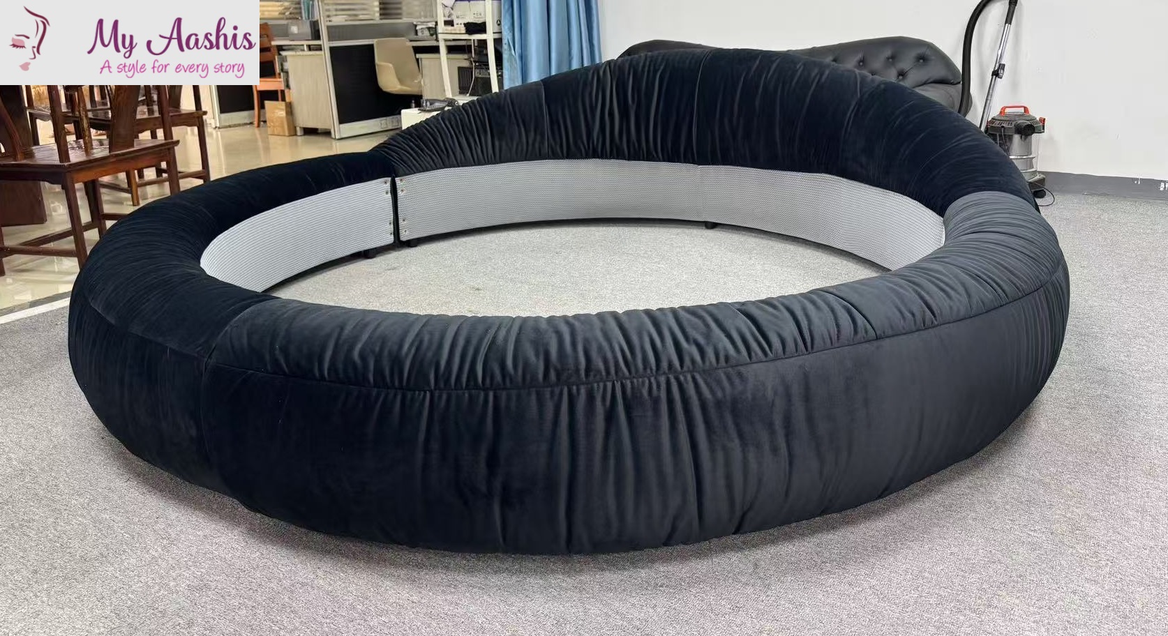 Platform Velvet Fabric Round Bed / My Aashis