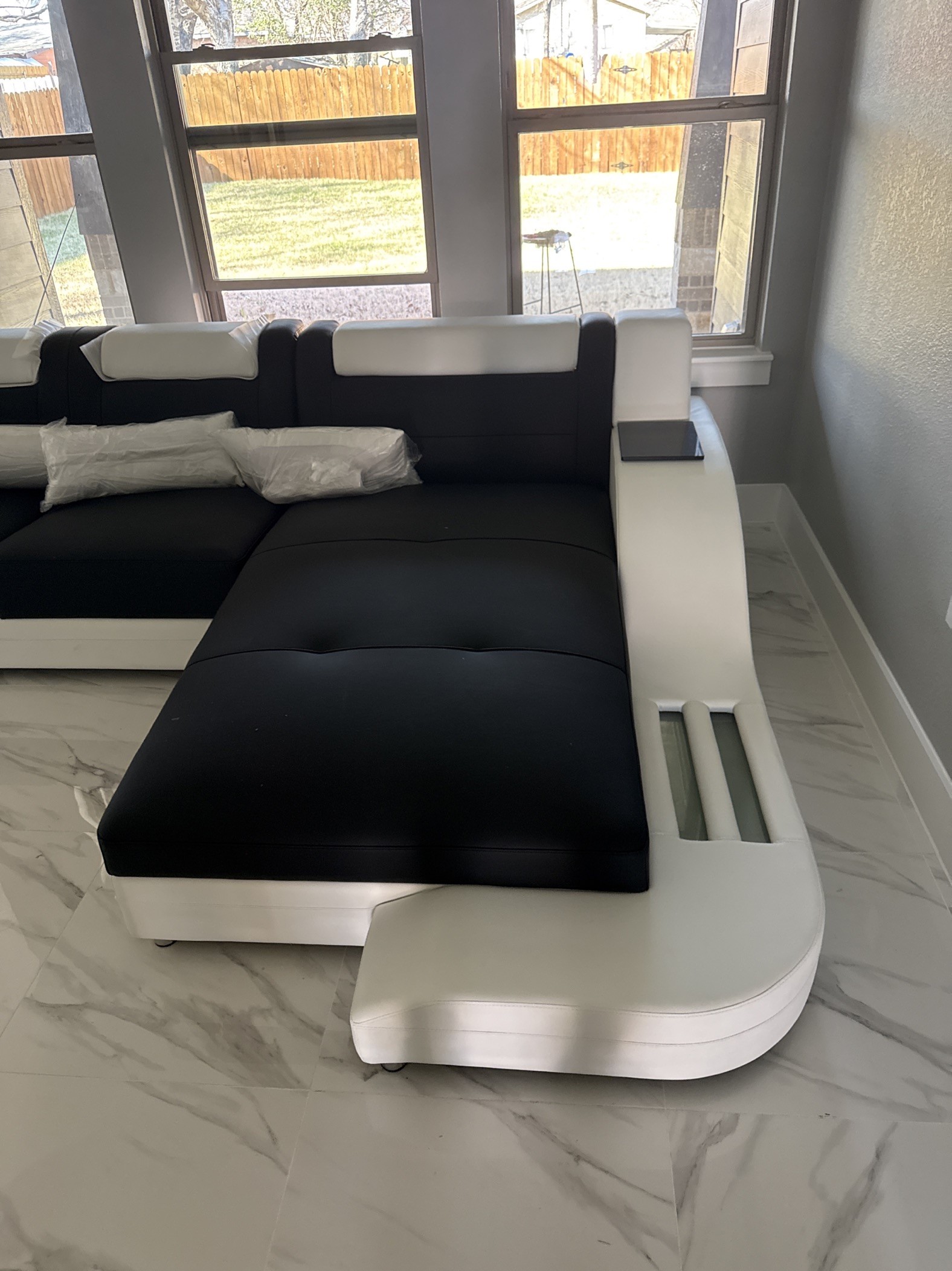 Stunning L-Shaped Large Leather Sofa / My Aashis