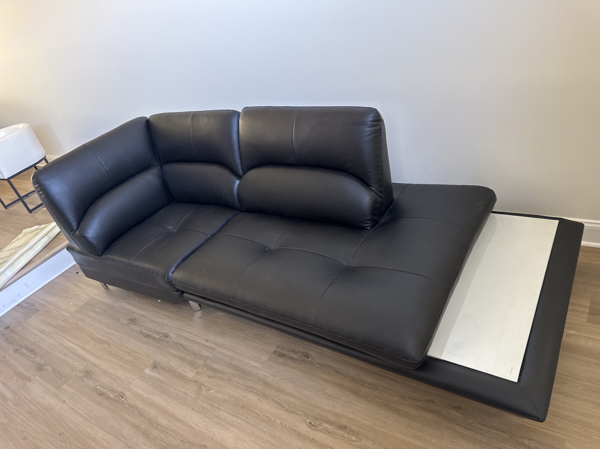 Splendid Sectional Leather Sofa / My Aashis