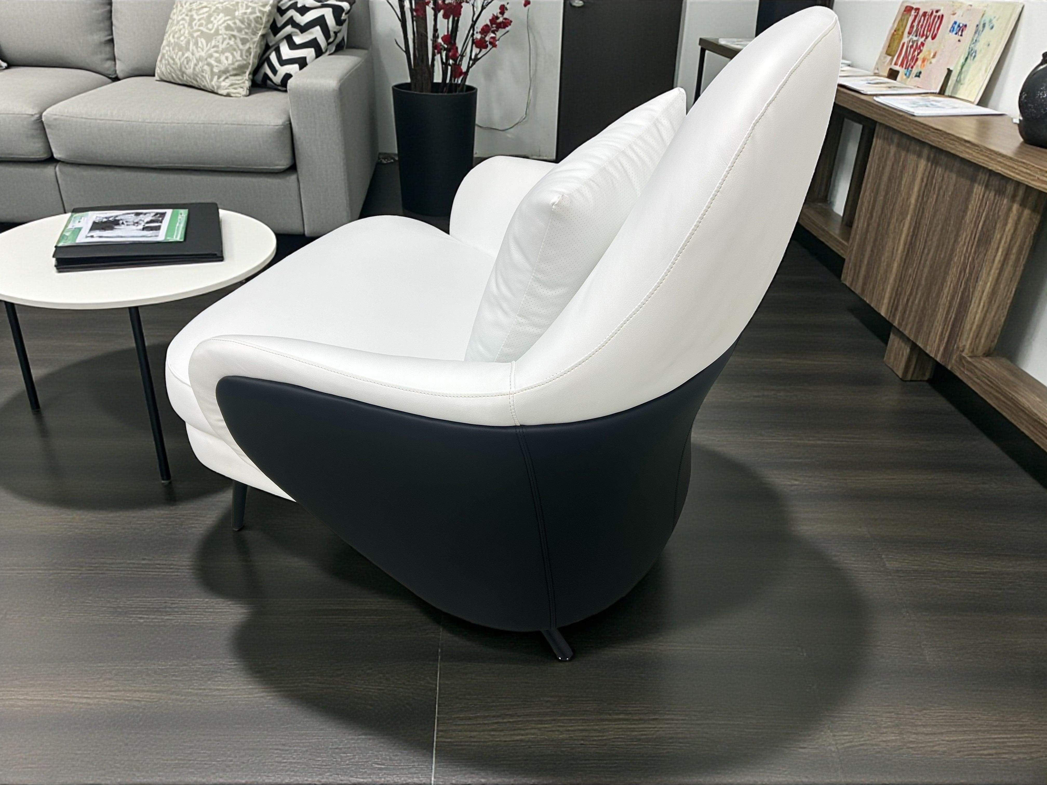 Living Room Curvy Leather Sofa / My Aashis