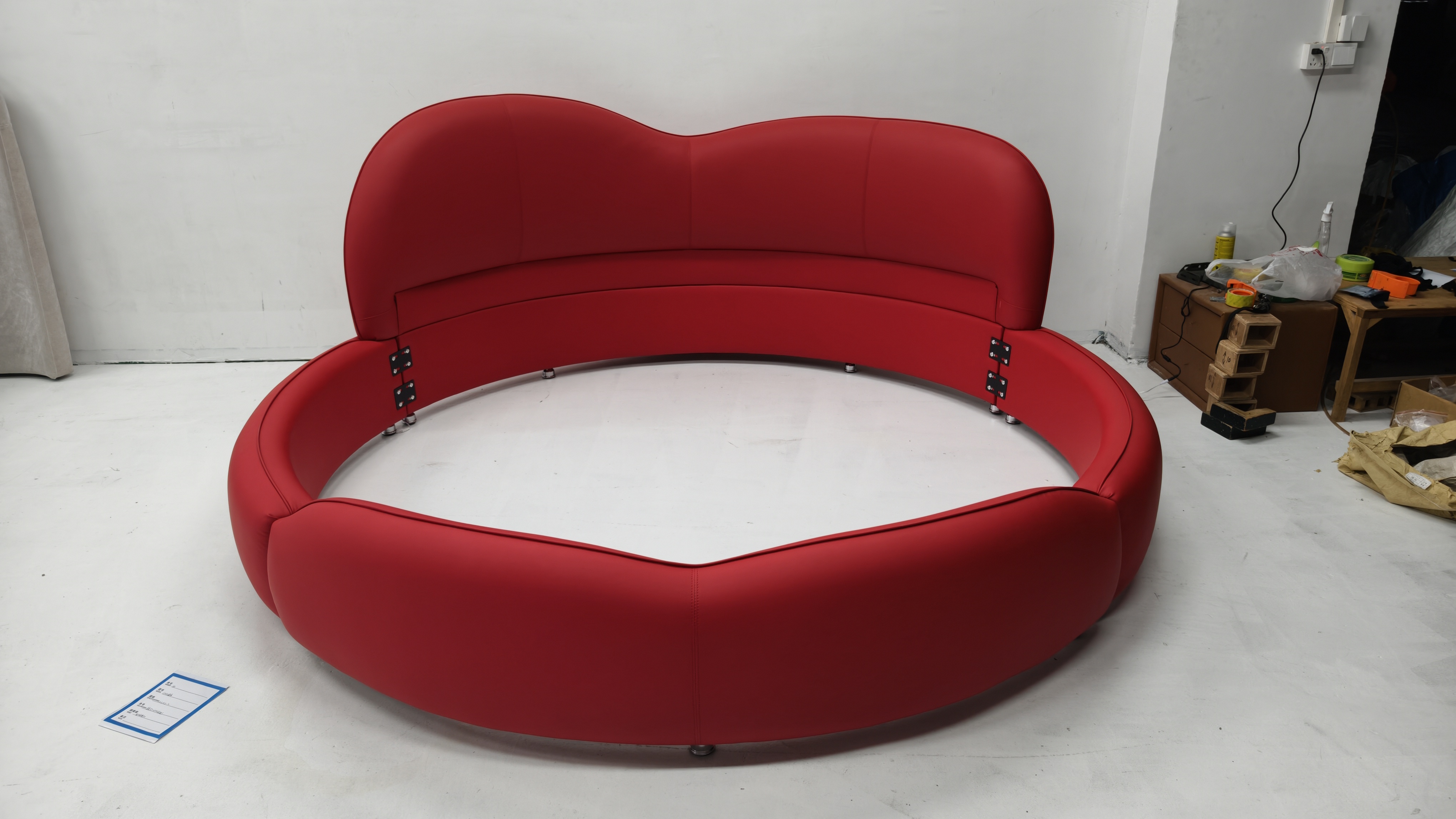 Round Leather Bed With LED / My Aashis