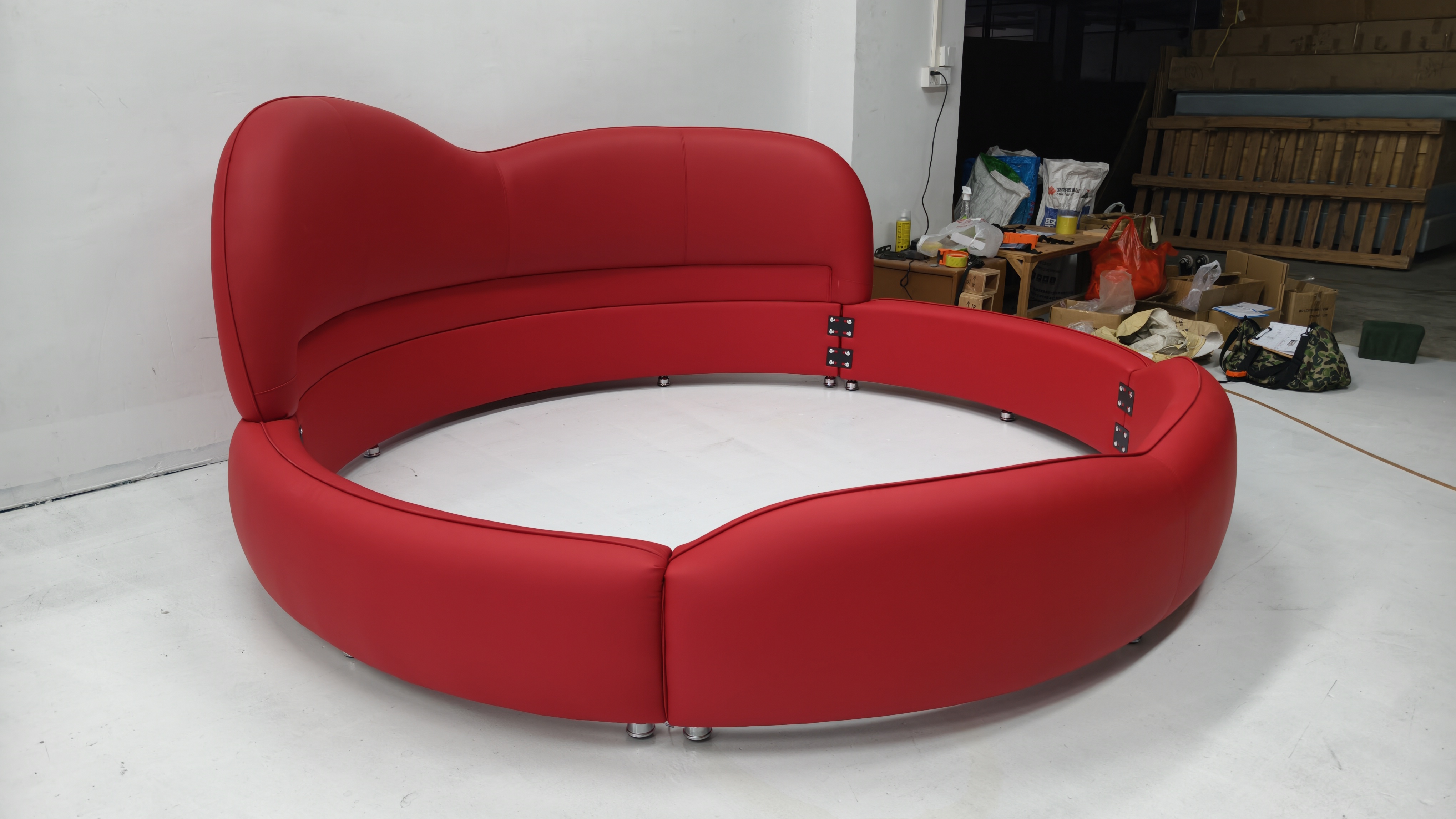 Round Leather Bed With LED / My Aashis