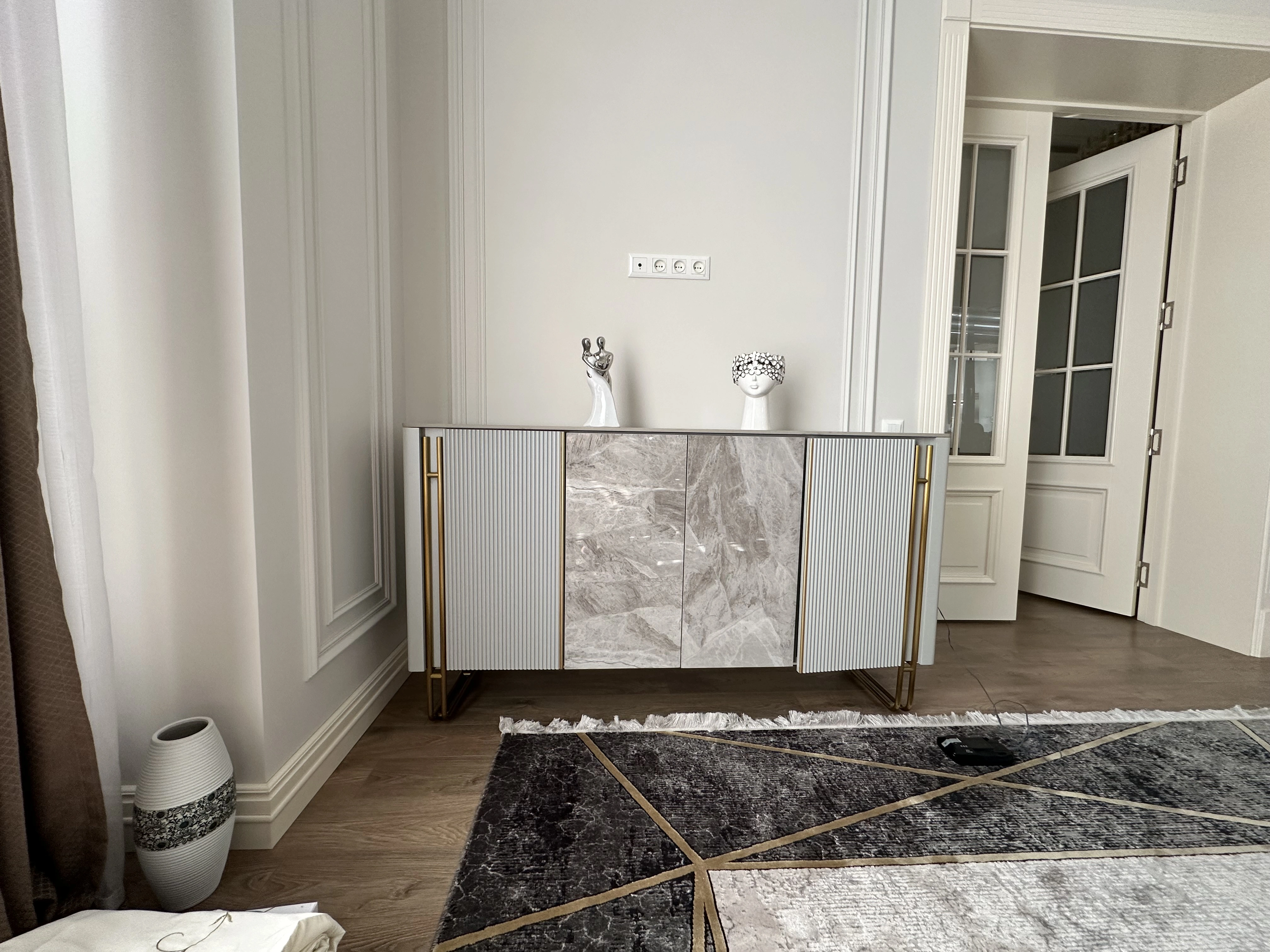 Simple And Exquisite Design Buffet Table / My Aashis