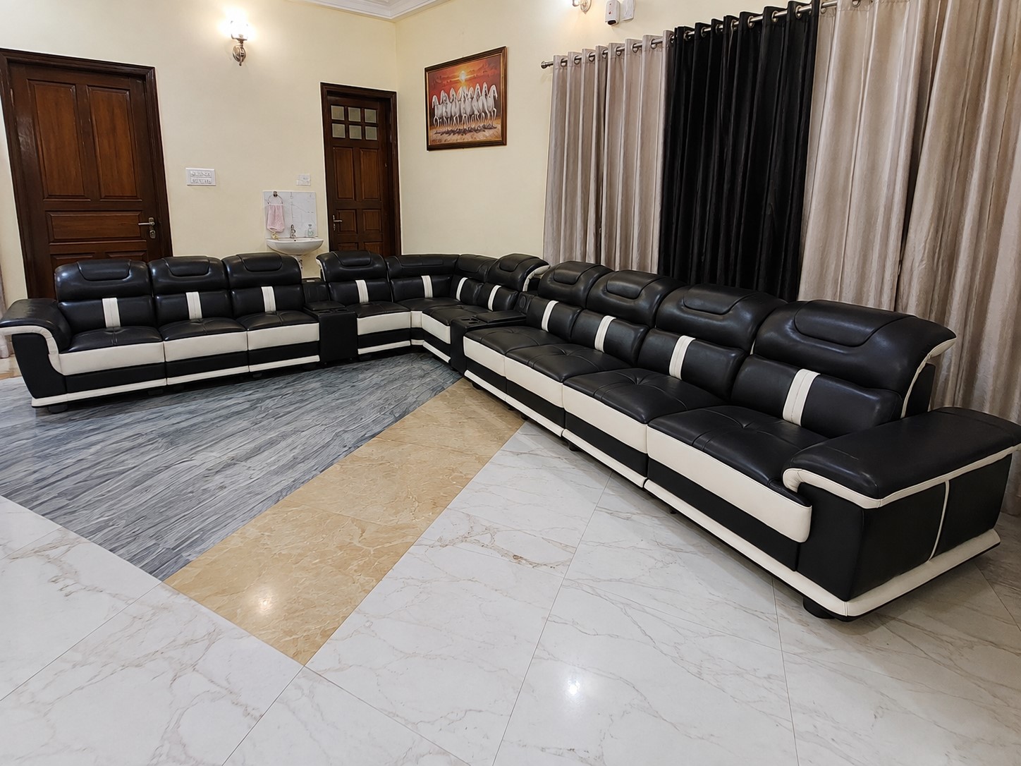 U-Shape Multifunctional Leather Sectional Sofa / My Aashis